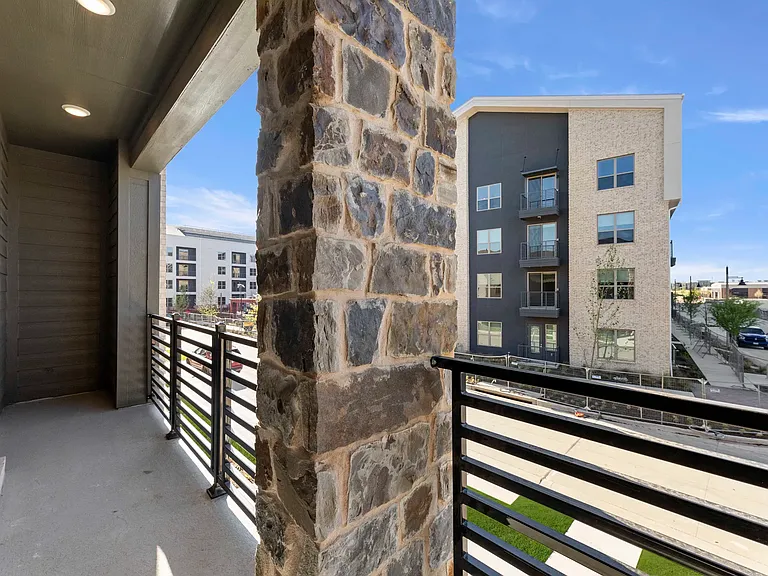 1215 Daybreak Dr — Photo 14