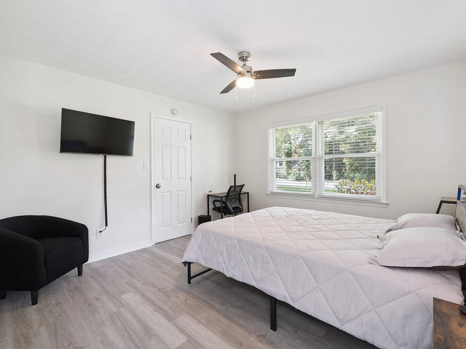 4 bed, 7.0 bath, 2093 sqft, $1,087 — Photo 4