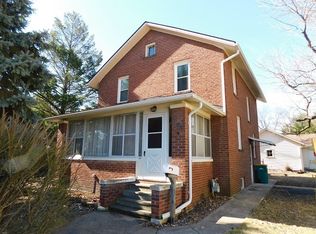 525 Center Cross St, Sycamore, IL 60178