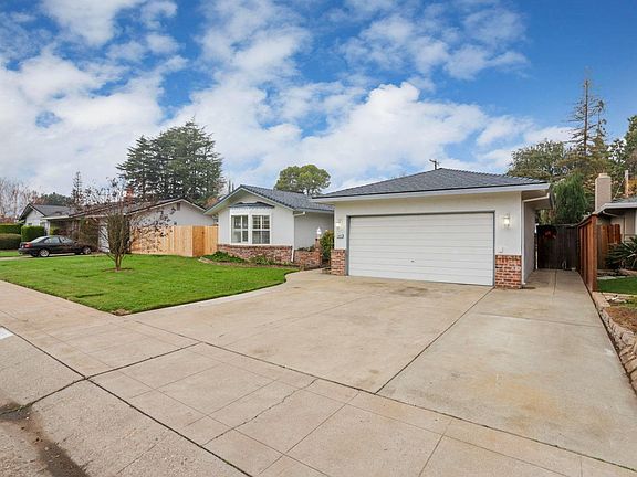 2nd image of 1025 Lake Home Dr