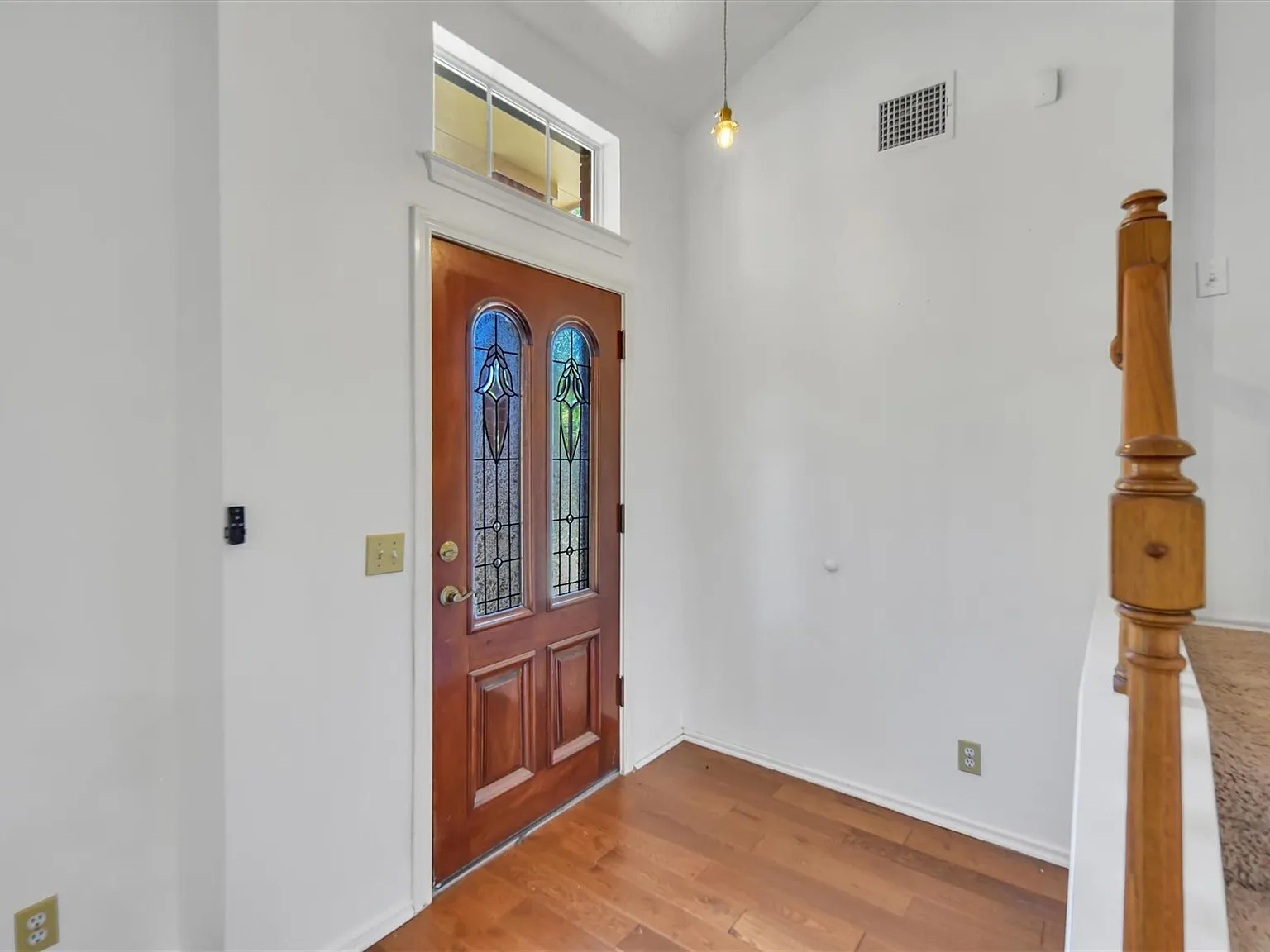 4 bed, 2.5 bath, 2325 sqft, $2,800 — Photo 4
