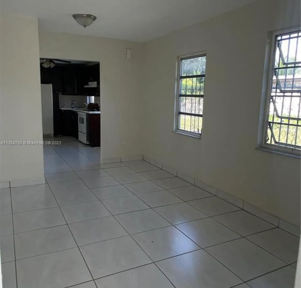 3 bed, 3000 sqft, $3,300 — Photo 1