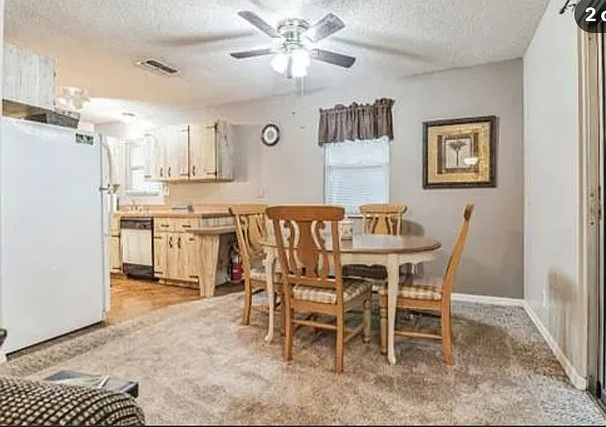 2 bed, 860 sqft, $1,600 — Photo 2