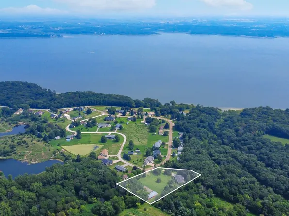 160 Skyline Dr, Knoxville, IA 50138