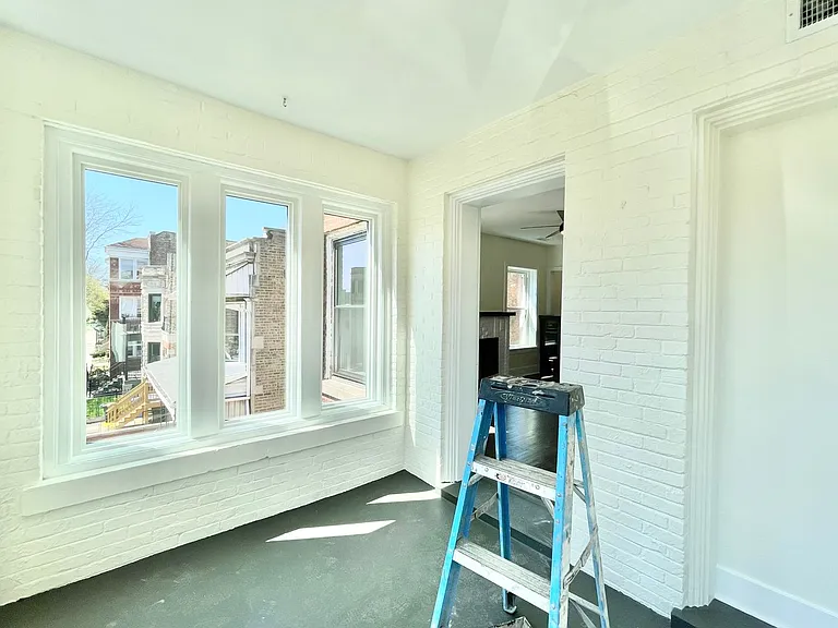 1414-16 W Argyle St — Photo 3