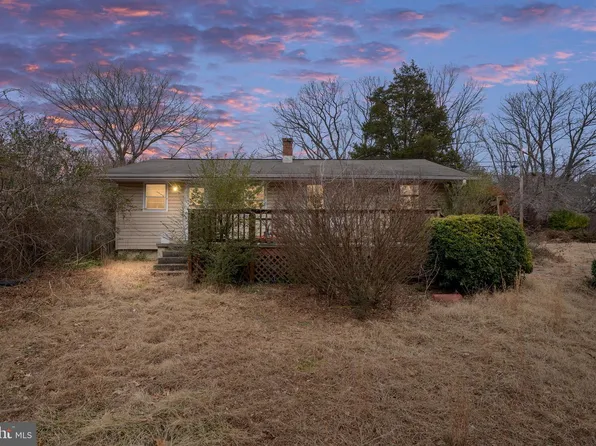 742 White Oak Rd, Fredericksburg, VA 22405