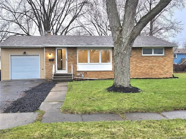 21 Eisenhower Dr, Lockport, NY 14094