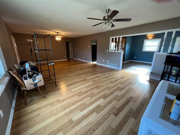 603 Colby Ave, Oakley, KS 67748