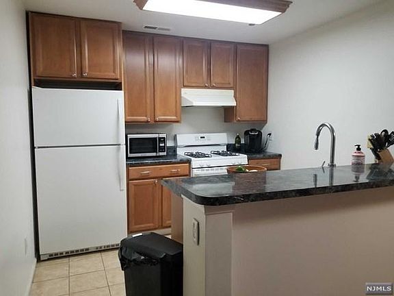 2nd image of 3 Squire Ct #120
