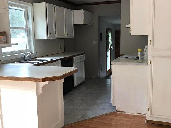 5th image of 2469 Eden St SW
