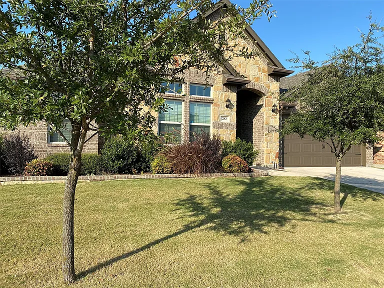 282 Hilltop Dr — Photo 1