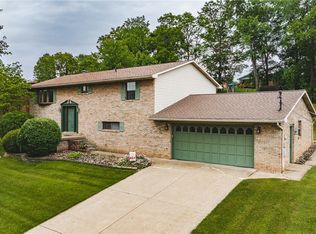 488 Maple Dr, Williamstown, WV 26187
