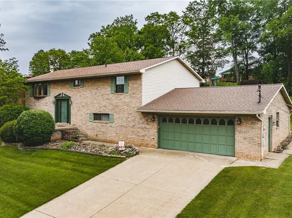 488 Maple Dr, Williamstown, WV 26187