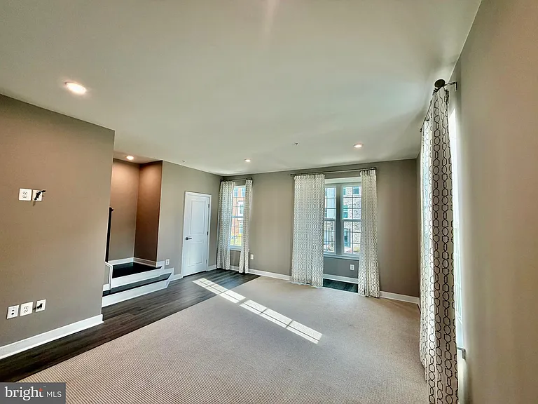 149 Lawndale Dr — Photo 22