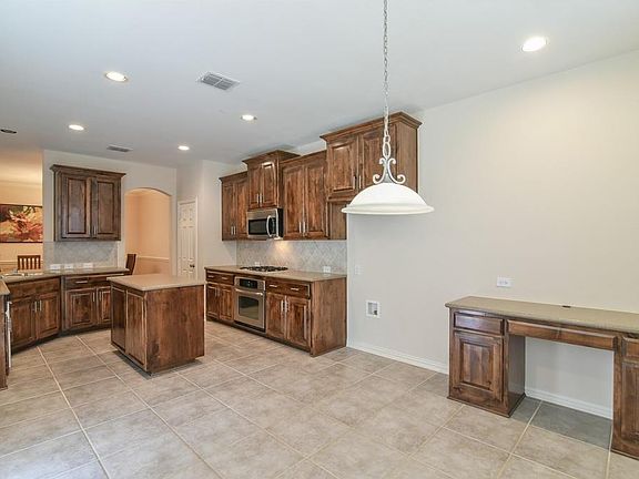 2nd image of 4400 Vista Glen Ct