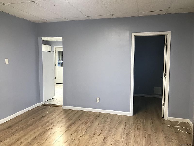 5th image of 140 S HAWK Street