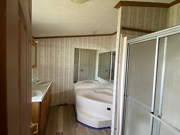 5th image of 1001 Gibraltor Ave N #129