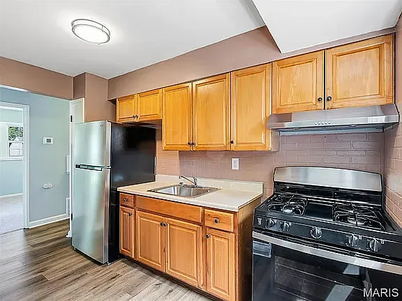 3 bed, 844 sqft, $1,300 — Photo 2