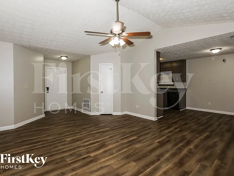 1207 Iron Gate Blvd — Photo 2