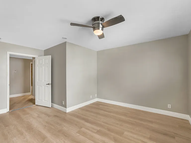 2928 SW 18th Ter — Photo 12