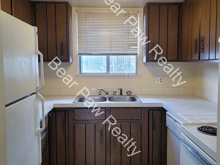 4722 E 12th St — Photo 5