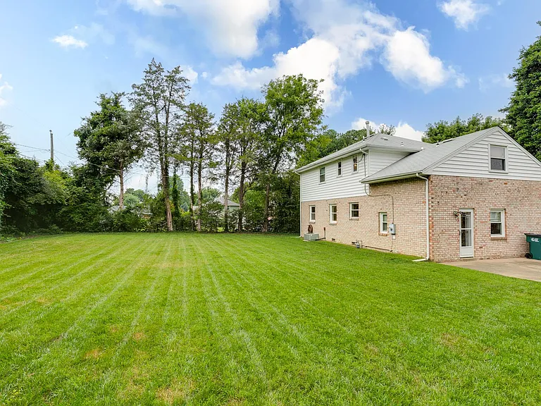 9221 Whitemont Dr — Photo 5
