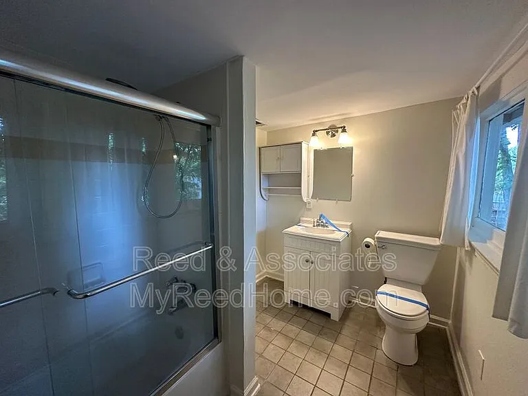 1042 Blythe St — Photo 12