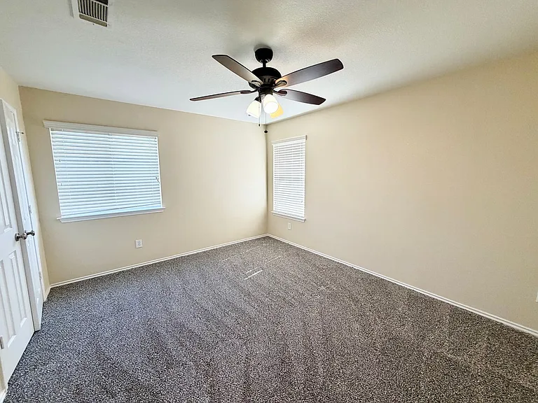 6404 Mundo Dr — Photo 17