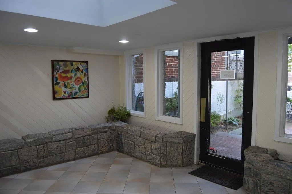 1 bed, 1000 sqft, $3,000 — Photo 2