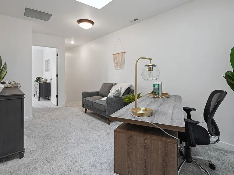 2376 NE Victor Pl — Photo 18