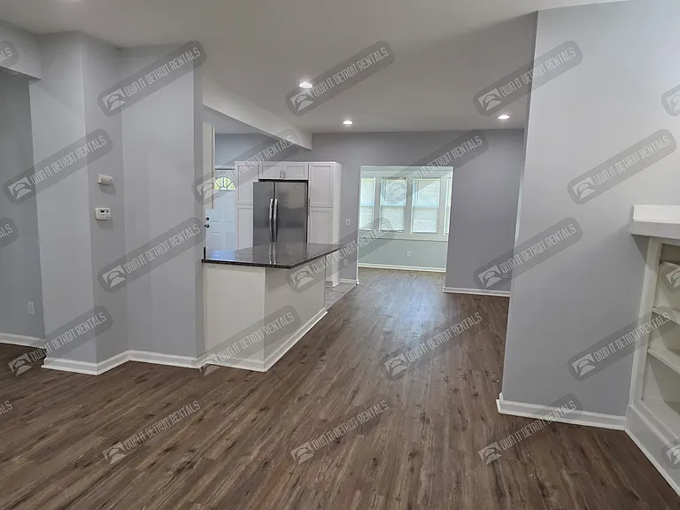 145 Waverly St — Photo 11