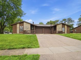 2221 Joshua Cir, Middletown, OH 45044