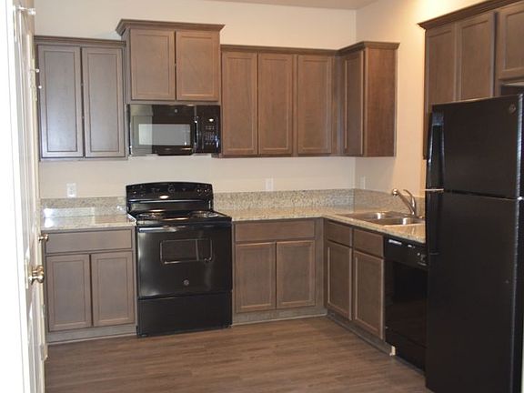 5th image of 1713 Clovis Dr #B