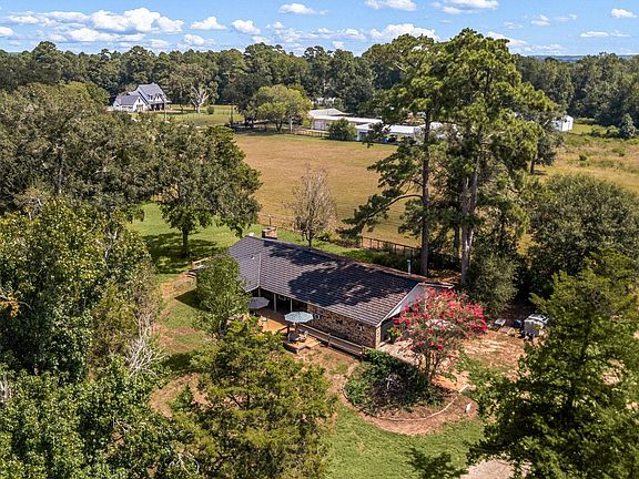 5th image of 301 Beverly Ln