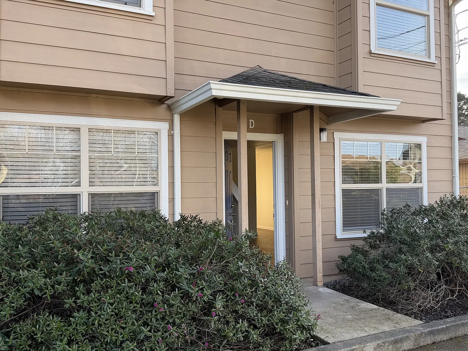 1598 Railroad Ave. - D — Photo 1