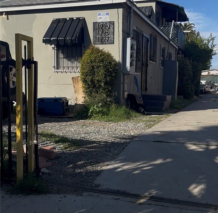 1st image of 1723 W 35th Pl