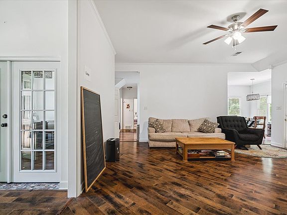 5th image of 285 Great Falls Rd