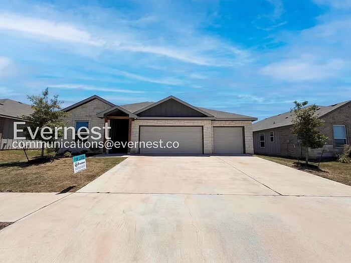 706 Freedom Cir