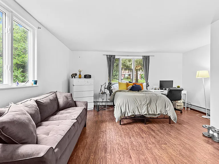 8 Halsey Ln — Photo 6