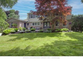 996 Cresthampton Ln, Mississauga, ON L5H2X1