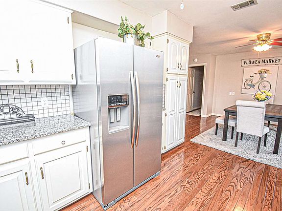 5th image of 604 Winchester Dr