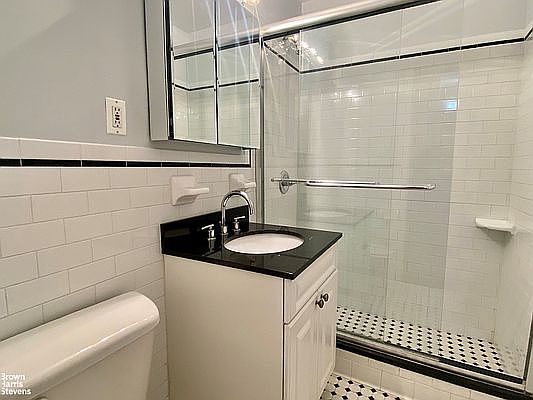3rd image of 222 E 19th St APT 1F