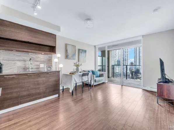 570 Emerson St #1501, Coquitlam, BC V3J 0G3