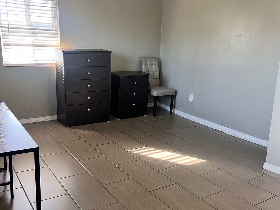 1st image of 1729 W 20th St #2C