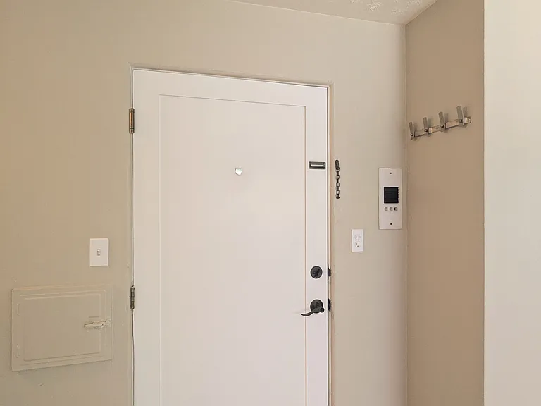 200 N Sherman St #9 — Photo 4