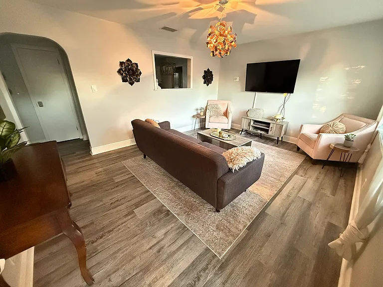 1543 W River Ln — Photo 6
