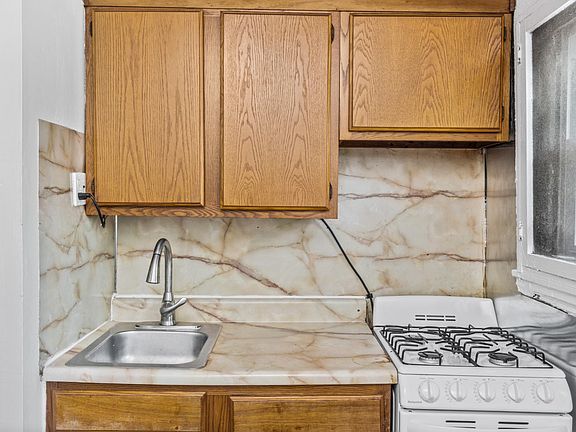 4th image of 5027 Pine St #3F