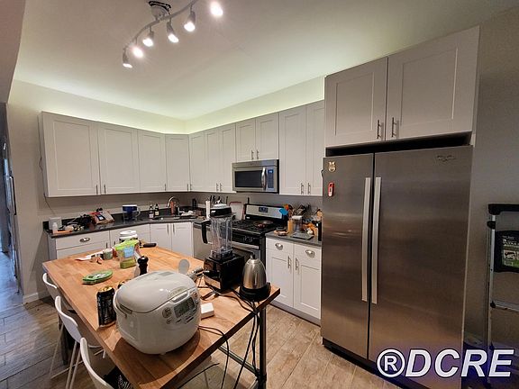 5th image of 2061 N Hoyne Ave APT 2