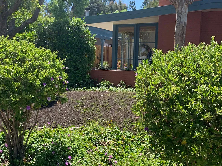 22040 Del Valle St — Photo 26