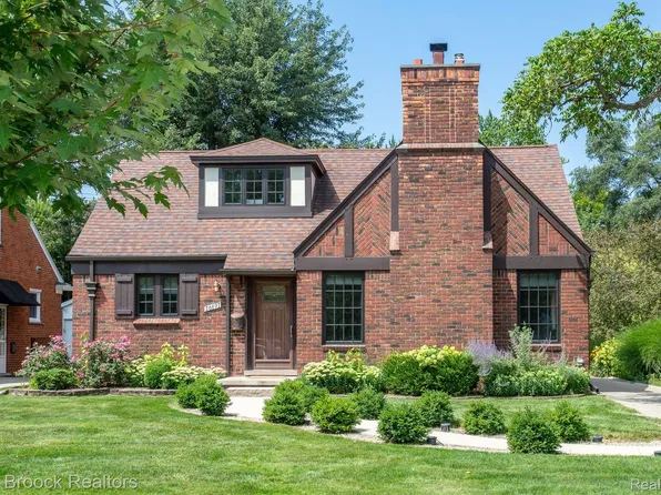 26697 Humber St, Huntington Woods, MI 48070